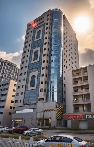 a very tall building that is sitting by the street,largest hotel in dubai,deira,rotana,damac,ghurair,meydan,ajman,dilmun,quatar,omantel,al qurayyah,dubia,aramex,khalidiya,mashreq,mubadala,fujairah,sha