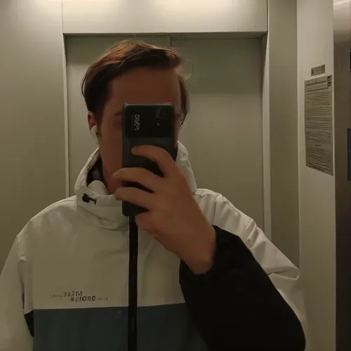 blouson,windbreaker,stutterheim,windbreakers,manteau,multinvest,cagoule,berghaus,jacket,veste,polo shirt,adidas brand,straitjacketed,mancel,hotel man,gilet,zegna,tracksuit,pocket flap,lavatory