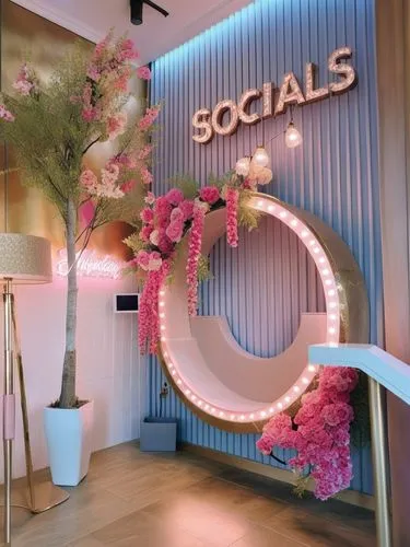 Espacio instagrameable de tienda de maquillaje de lujo con letrero luminoso y flores guirnaldas colgantes rosas espacio donde todas la chicas quieren tomarse fotos para presumir el lugar excelente ilu