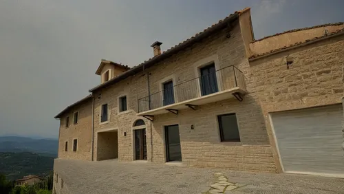 Casa rustica con muro in pietra a vista, tetto in Coppi, cornicione in mattoni a vista, pavimento esterno in sanpietrini di porfido,moustiers-sainte-marie,provencal life,montefiascone,private house,ho