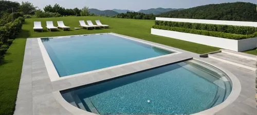 傍边有遮阳伞，和泳池酒吧泳池,a view from the air over a swimming pool with lawn chairs,infinity swimming pool,outdoor pool,dug-out pool,swimming pool,roof top pool,pool house,Photography,General,Realistic