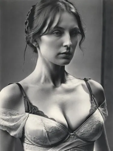 A single Mum on the catwalk, presenting underwear,a woman with large  wearing a ,knightley,carice,melisandre,vintage woman,vintage female portrait,lempicka,decolletage,veruschka,cardinale,seydoux,delp