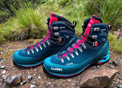 No matter whether your aim is to cross a ridge or to tramp across a field of loose rocks – LOWA has developed the ALPINE EXPERT GTX Ws mountaineering tour boot so that women can take on any terrain. T