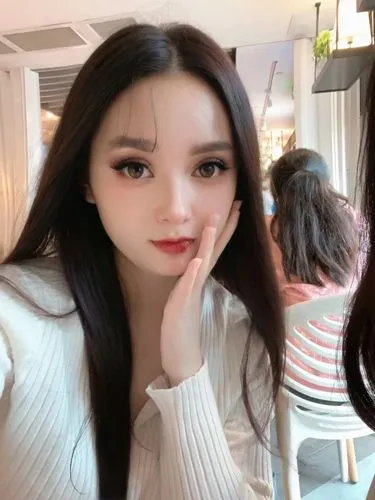 xueyong,doll looking in mirror,yuanjie,choeung,moua,clc,nancy,yunxiao,doll's facial features,jungwirth,yiyang,yves,eyong,chonnam,kysela,yulan,gorani,phuquy,jiaqi,jei