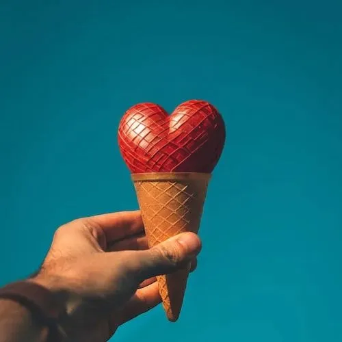 red heart,the ice cream cone has a heart on top,heart cream,cornetto,ice cream cone,coeur,ice cream cones,aglycone