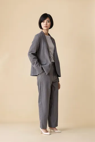 nonnative,menswear for women,overcoats,woman in menswear,tonghe,womenswear,miyake,hakama,smocks,jinbei,doona,kowtow,maxmara,yohji,shirtdress,sackcloth textured,overcoat,kurung,women clothes,shirtdresses