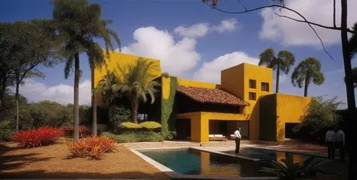 EL EXTERIOR DE UNA CASA CON ESTILO MEXCANO MODERNO, USO DE COLORES VIBRANTES, MATERIALES REFIONALES, TEJA, VIGAS DE MADERA, EN UN AMBIENTE EXUBERANTE, ESTANQUE DE AGUA AL FRENTE.,the outside of the ho