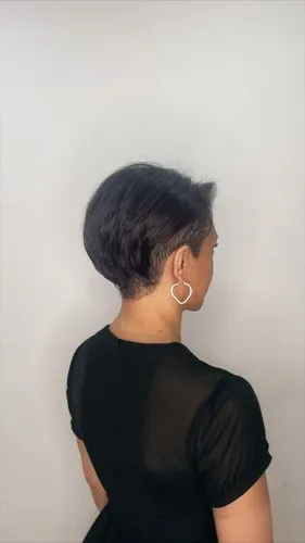 back of head,updo,undercut,pompadour,chignon,shoulder length