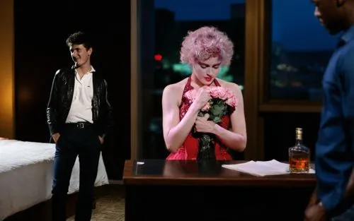 paramore,cosmopolitans,raveonettes,video scene,madonna,seanpenn