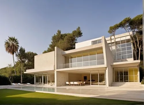 In a spacious masterful study, a minimalist house with a minimalist style exudes relaxation and beauty. The facade of the house is adorned with intricate concrete facades and plush carpet, with polish