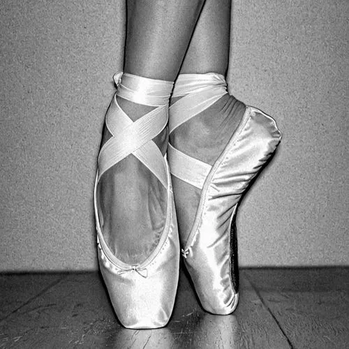 pointes,pointe shoes,pointe,dancing shoes,ballet shoes,capezio,Design Sketch,Design Sketch,Black and white Comic