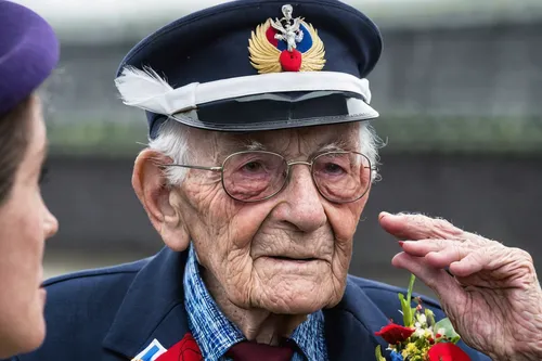 peaked cap,pensioner,veteran,war veteran,remembrance day,veterans,clécy normandy,lachender hans,lest we forget,pensioners,anzac,care for the elderly,elder,elderly man,anzac day,pearl harbor,veterans day,pour féliciter,charles de gaulle,unknown soldier,Illustration,American Style,American Style 12