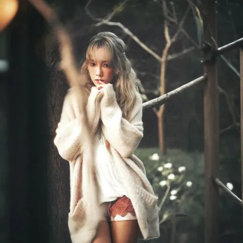 a woman standing on the steps in a fur coat,agnetha,lily-rose melody depp,fur coat,shearling,pallenberg,namie