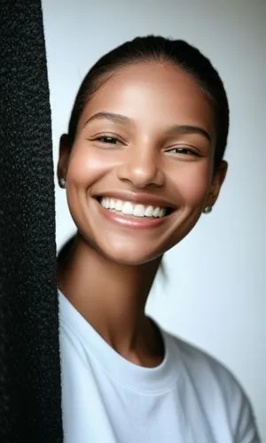 smile,an african american woman smiling at the camera,monifa,freema,thahane,girl on a white background,sonrisa,african american woman