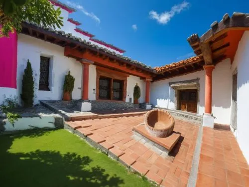 DISEÑO DE UNA CASA ESTILO MEXICANO MODERNO, CON UN CLAUSTRO CONFORMADO POR UNA TERRAZA  A BASE DE VIGAS DE MADERA, TEJA, COLUMNAS REDONDAS, EN EL CENTRO UN ESPEJO DE AGUA, CON EL ESTILO DE LA ARQUITEC