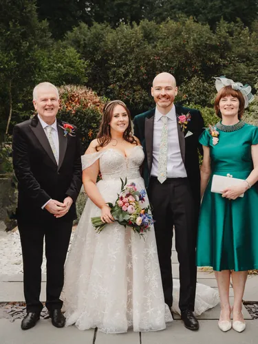 mother of the bride,purslane family,wedding photo,wedding photography,wedding details,silver wedding,parsley family,wood sorrel family,birch family,spurge family,buckthorn family,bride and groom,mr an