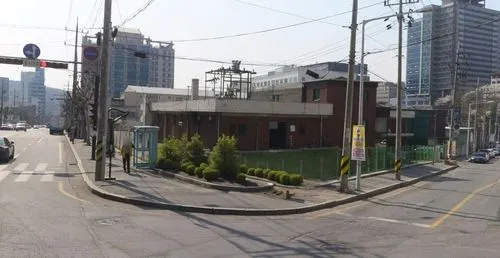 제조산업과 하이테크산업의 만남을 표현 할 수 있는 조경공간
,transitway,bupyeong,street view,pangyo,jeonju,hankou,villeray,daejeon,yongsan,hutong,yeonpyeong,pyeongtaek,tronto,apgujeong,surville,coxwell,seongnam,jongno,metrolinx