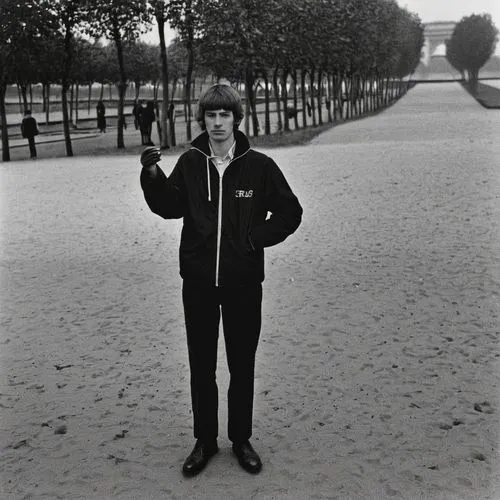 doisneau,bleckmann,leaud,gilles,ringo,trintignant,13 august 1961,kubrick,rindt,truffaut,john lennon,vivre,avedon,brassai,beatle,belmondo,gedney,weegee,mccartney,serge,Photography,Black and white photography,Black and White Photography 03