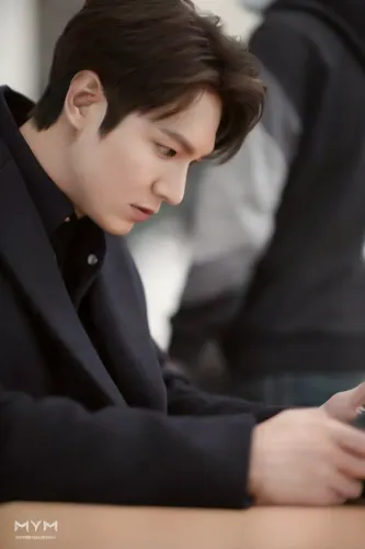 kai,android user,spy visual,ren,handsome,samcheok times editor,kimjongilia,samsung galaxy,handsome model,earphone,file folder,photo book,fluttering hair,leo,young penguin,lotte,browsing,e-book,study,w