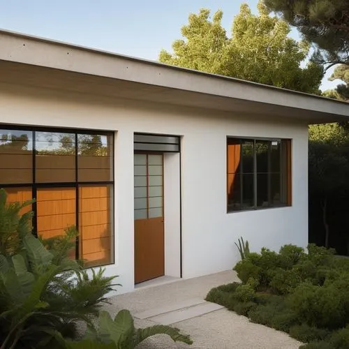 Diseño de fachada exterior de casa estilo mínimalista, colores neutros, ambientes de jardines, fotografía hiperrealista, toma cinematográfica ,mid century house,mid century modern,neutra,eichler,midce