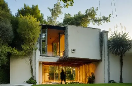 diseño de casa minimalista, ubicada en un fraccionamiento privado, muros en color blanco, elementos en color gris, fotografia hiperrealista,altadena,mahdavi,casita,mid century house,eisenman,fresnaye,