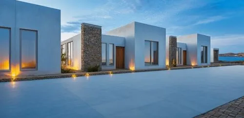 Mantener la paleta de colores y ventanas y tambien la textura de piedra y pavimento de concreto y con luz natural,a pool is lit up with lights near a house,australian cemetery,masseria,military cemete