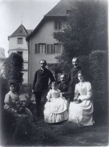 parents with children,atget,maurras,barshevsky,edwardians,heuvelmans,semmelweis,pictorialist,olshevsky,walheim,pictorialism,austro,reshevsky,group of people,fleischmanns,famiglia,olkusz,henry g marquand house,koevermans,reutlinger,Photography,Black and white photography,Black and White Photography 15