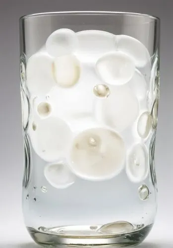 verre transparent blanc avec fond neutre garder la forme de départ

,some water has bubbles inside of it,glass of milk,salt glasses,drops of milk,ice cubes,borosilicate,milk splash,Photography,General