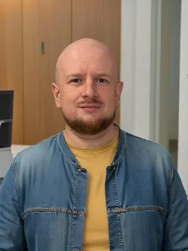 gingrichian,boelan,bartlomiej,jonjo,novogratz,martyn,turchinov,fadi,tomasz,dariusz,fagerlund,bjornsson,xaml,full stack developer,ioann,maciej,eoin,stav,kampmann,vasher,Male,Western Europeans,Bald,Middle-aged,L,Confidence,Denim Jacket,Indoor,Office