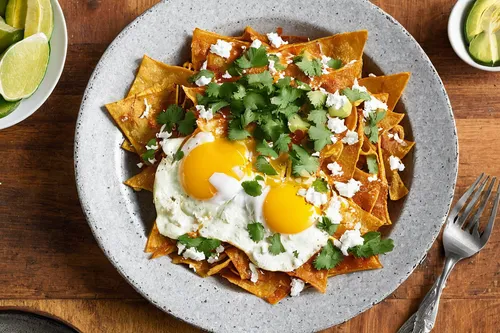 huevos rancheros,nachos,frito pie,friench fries,huevos divorciados,southwestern united states food,egg dish,food photography,migas,tex-mex food,cast iron skillet,latin american food,egg and chips,machaca,egg tray,hamburger fries,pappardelle,mexican foods,potato crisps,tortilla chip,Illustration,Retro,Retro 06