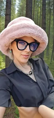 fedora,mock sun hat,pink glasses,beret,leather hat,the hat-female,ammo,sun hat,silphie,pink hat,ordinary sun hat,pond lenses,outdoors,sun glasses,high sun hat,ski glasses,ladies hat,in the forest,sunglasses,fashionista,Female,Eastern Europeans,Straight hair,Youth adult,M,Confidence,Underwear,Outdoor,Forest