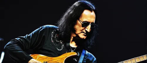 Geddy Lee,telecaster,guitarist,jazz guitarist,guitar player,lead guitarist,guitar head,lupe,rush,keith-albee theatre,sarod,electric guitar,bass guitar,guitor,thundercat,slide guitar,fender,ibanez,the 