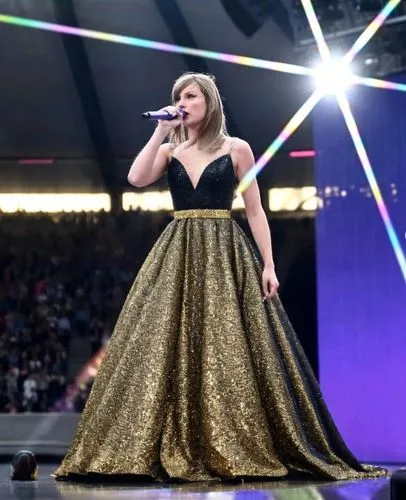 gold foil 2020,purple dress,banner,nice dress,performing,celtic queen,dress,gold colored,a princess,queen,torn dress,long dress,yellow jumpsuit,sparkly,gold glitter,holy maria,queen bee,madison square garden,sparkling,gown