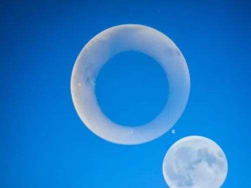 romulus,there are two bubble rings and one is in the air,ellipsoids,parvulus,aerogels,aerogel,preimplantation,ellipsoid