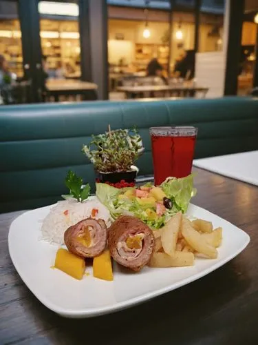 sausage plate,danish breakfast plate,aschaffenburger,sausage platter,currywurst,essen nahrung,czech cuisine,german food,bratwurst,hamburger plate,thuringian sausage,frankfurter würstchen,gaisburger ma