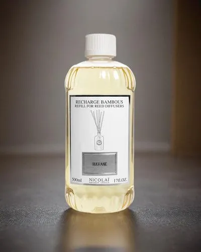 arrière-plan: spray d'ambiance parfume délicatement votre intérieur. Il peut être utilisé pour parfumer une pièce, un dressing ou l'intérieur d'un bagage,isolated product image,baobab oil,body oil,fle