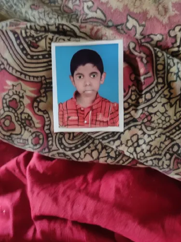 a picture of a boy in red on a red fabric,chota,bhanja,abhinav,pakistani boy,kidwai,rizvan