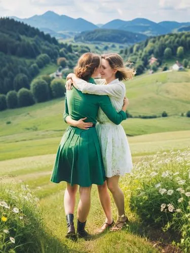 In an idyllic village in the Allgäu, the two former schoolmates Sabine and Birgit finally found time for each other again. A whole month in summer belonged just to them, a time of rediscovery and unex