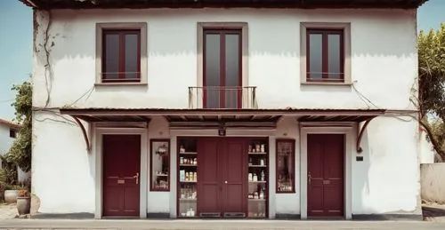 sobrado com comercio embaixo paredes brancas e portas cor grená. Inserir toldos,two buildings with doors and windows near a sidewalk,carouge,old cinema,house facade,french building,traditional buildin