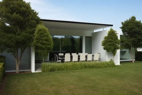 VISTA DE DIA ,MANTENER VOLUMETRIA , MUCHA   LUZ DE FRENTE Y FORMAS GRAN CANTIDAD DE VEGETACION  ,PRIMER PLANO PASTO EN PISO,a large white outdoor dining area in a house,landscape design sydney,landsca