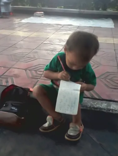 little girl reading,farel,shoeshine boy,reading magnifying glass,fadlan,flipbook,song book,boy praying,busked,schoolkid,istiqlal,cavaquinho,busker,alwi,children learning,bos javanicus,menteng,adek,mur