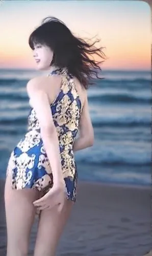 바닷가,beach background,gravure idol,video clip,digital compositing,widescreen,maimi fl,hula,beach ball,dita,image manipulation,video scene,japanese idol,baby back view,cellulite,humps,bjork,woman's back