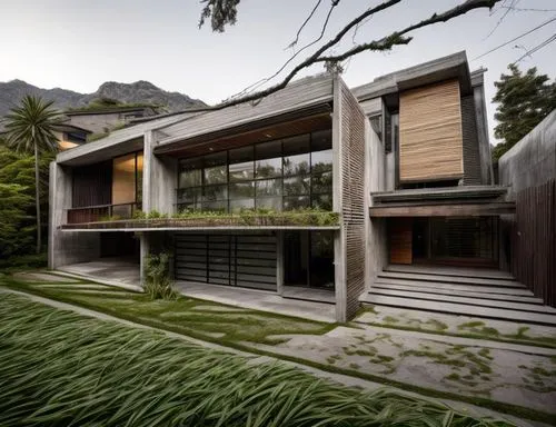 diseño exterior de una residencia estilo minimalista, con elementos de concreto, madera, cristal, rejilla de acero, vegetación, iluminación nocturna perfcetamente detallada, fotografia hiperrealista,t