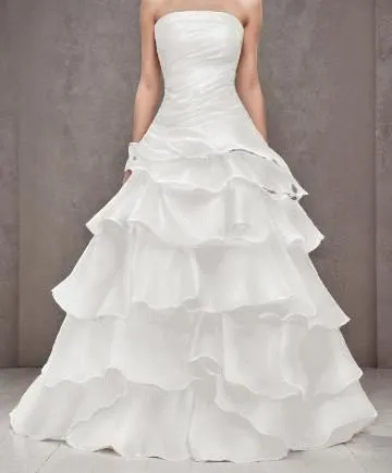 wedding gown,bridal gown,wedding dresses,wedding dress,wedding dress train,bridal dress,ball gown,sposa,hochzeit,quinceanera,ballgown,blonde in wedding dress,kleinfeld,drees,dress form,bridal,quinceaneras,inbal,a floor-length dress,debutante,Female,Northern Europeans,Straight hair,Youth adult,M