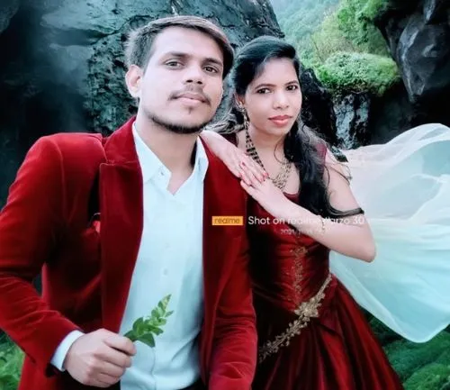 a man and a woman pose for a picture in front of a tree,tamasha,sertanejo,avan,videoclip,pasqualino,arjona