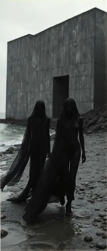 cube sea,dark beach,chillida,vespertine,monoid,monolithic