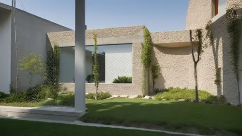 REMODELACIÓN DE FACHADA EXTERIOR DE CASA HABITACIÓN, UBICADA DENTRO DE UN BARRIO SUB URBANO, PROPONER UN ESTILO MINIMALISTA, EN EL FRENTE CONSERVA EL MISMO VENTANAL , AÑADE CANCEL DE ALUMINIO Y CRISTA