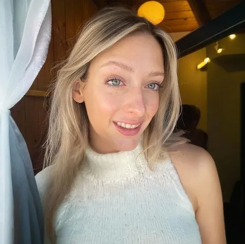 heterochromia,swedish german,wallis day,baby blue eyes,natural cosmetic,blue eyes,green eyes,aussie,30,australian,radiant,ojos azules,short blond hair,beautiful face,malibu,gold eyes,jena,simone simon