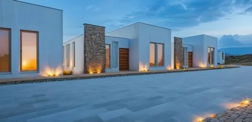 Mantener la paleta de colores y ventanas y tambien la textura de piedra y pavimento de concreto y con luz natural,a home that has lights around it,dunes house,amanresorts,paving slabs,cubic house,pavi