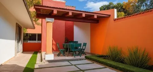 REMODELACION DE UNA CASA CON ESTILO MEXICANO, USO DE COLORES VIVOS, MADERA, PISOS DE BARRO, FLORES Y UN ESPEJO DE AGUA CON FUENTE EN UN MURO,outdoor dining area with an orange wall,patios,patio,casita